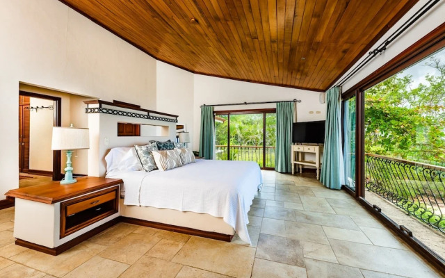 Luxury Beachfront 5 Bedroom Villa on Famous Beach