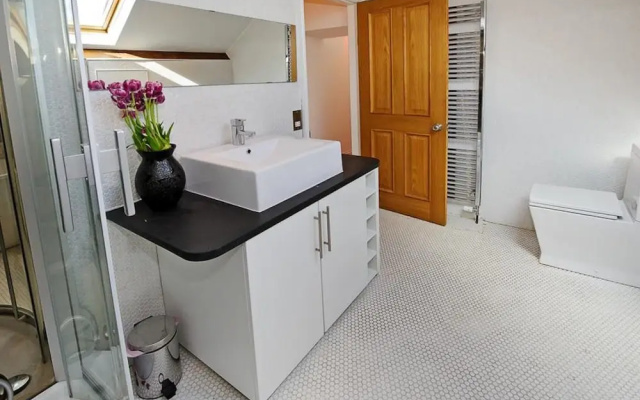 Modern Apartment in Llanbedrog Britain Near Beach