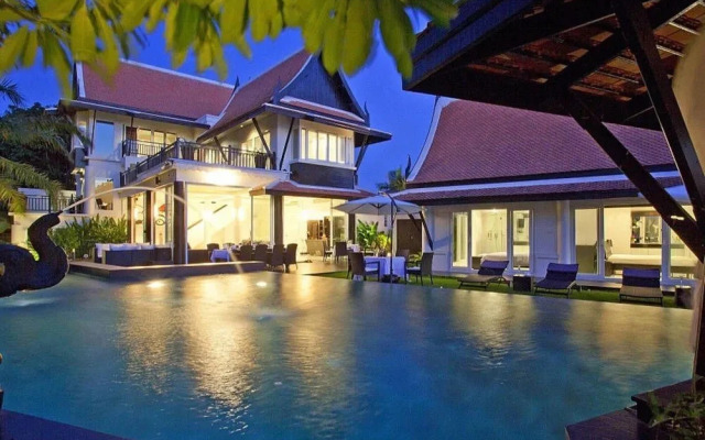 Luxury 5 Stars Beach Villa 6 Beds