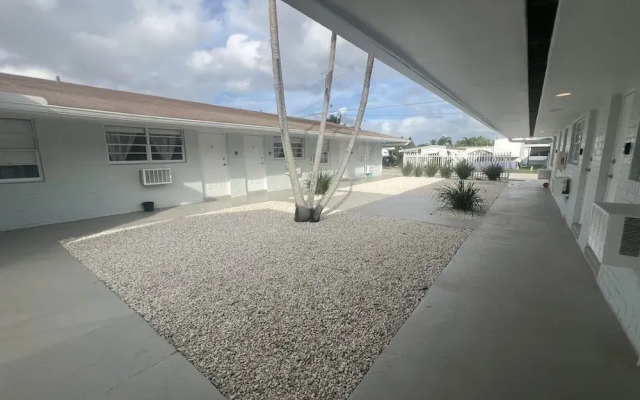 Sunset Inn - Hallandale Beach