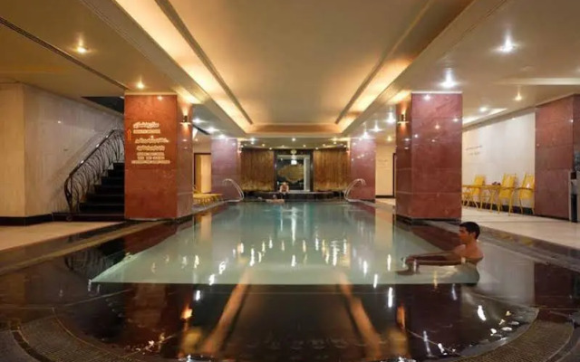 Parsian Esteghlal International Hotel