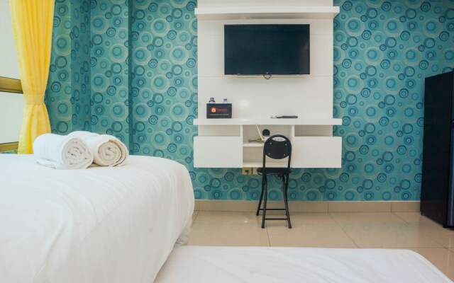 Cozy with City View @ Studio Springlake Bekasi Apartment By Travelio