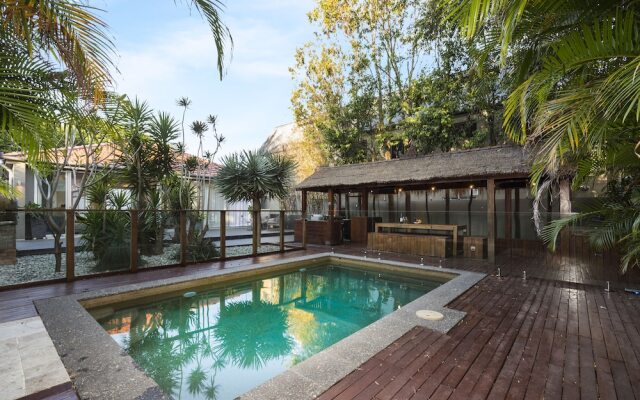 Coogee Luxury Home with Salt Water Pool & Parking