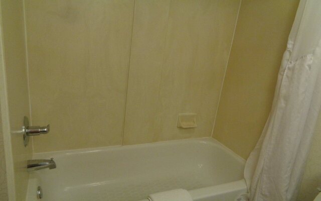 Holiday Inn Express & Suites Lancaster by IHG