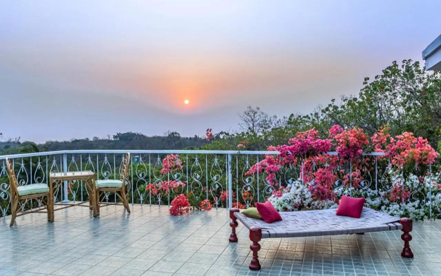 Saffronstays Sunglade