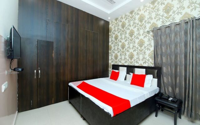 Oyo 43846 Hotel R2d