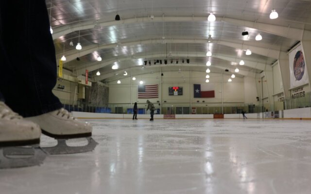 Holiday Inn Express & Suites Bryan - College Station by IHG