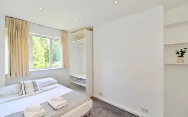 Stylish 3-Bedroom in Maida Vale