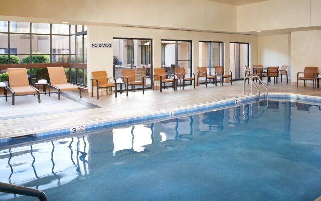 Courtyard by Marriott Pittsburgh Airport