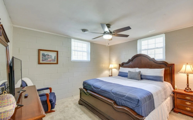 Seneca Abode w/ Furnished Deck < 10 Mi to Clemson!