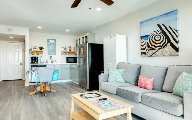 Seaside and Breezy Condo at the Victorian