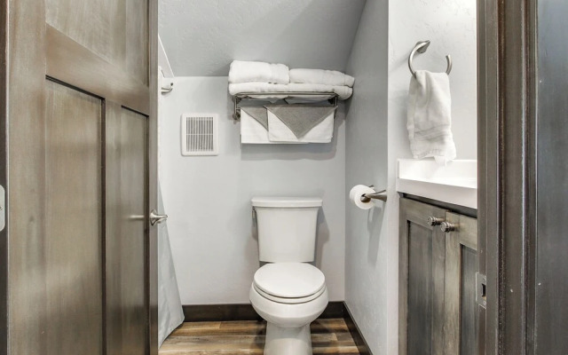 Boat Dock: Riverfront Oconto Home!