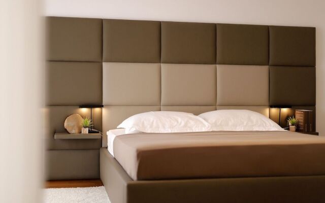 Apartment Garden with Swimming Pool