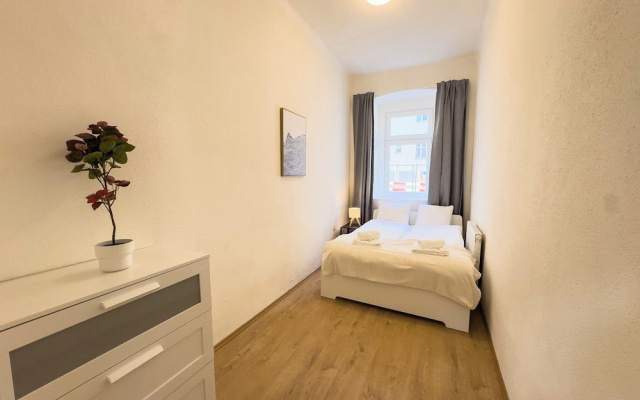 2 Bedroom Apartments 18 Min to center