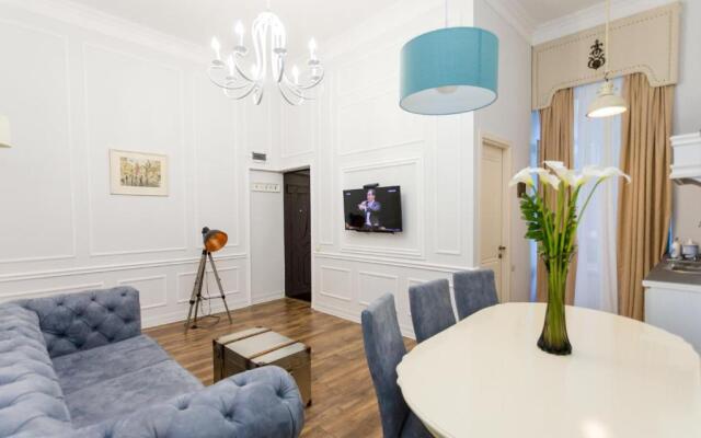 Quinn of Sololaki. VIP Lux by Freedom square!