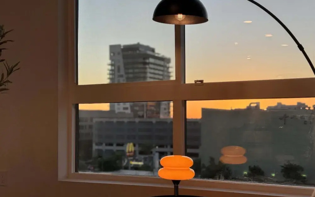 Sunny Home in Mid-hollywood Pool Free Parking