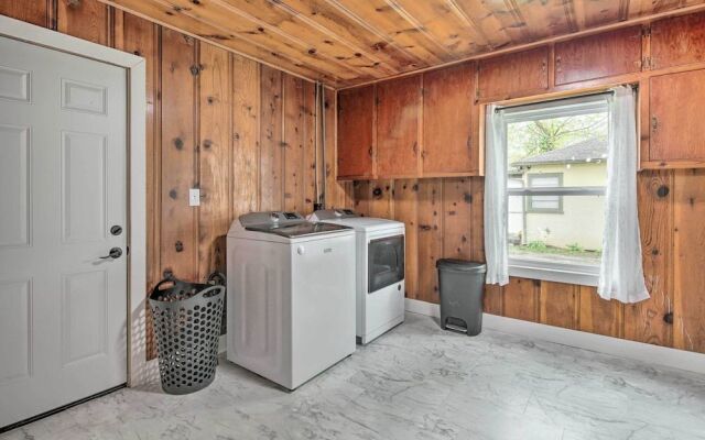 Modern Springfield Home Near Parks & Museums