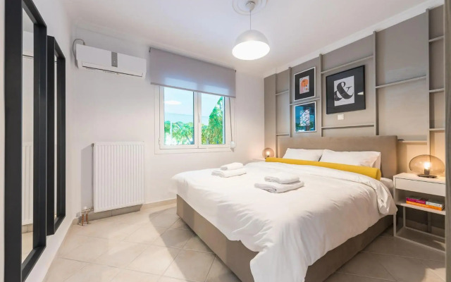 2 stops to Acropolis - Free Cancellation - Terrace