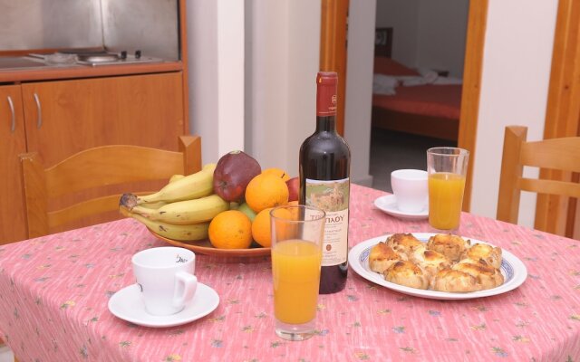 Central Cozy Apt 150m From Beach