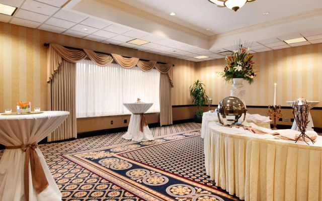DoubleTree by Hilton Lisle Naperville
