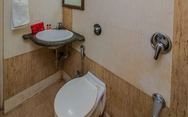 OYO 1919 Hotel Monarch Regency