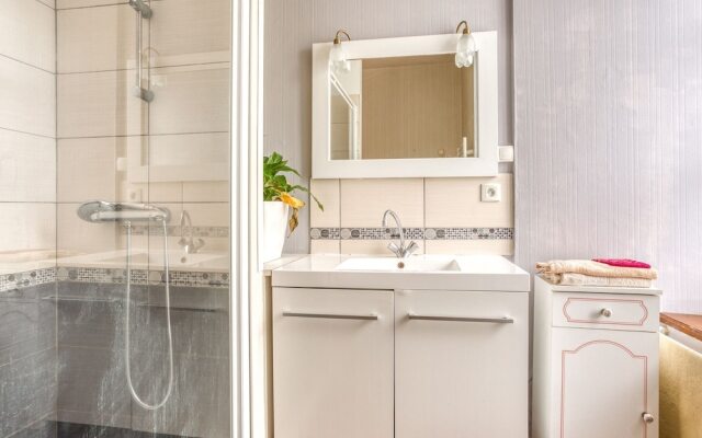 Dreamy Holiday Home in Saint-james With Private Garden