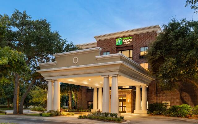 Holiday Inn Express & Suites Mt. Pleasant, an IHG Hotel