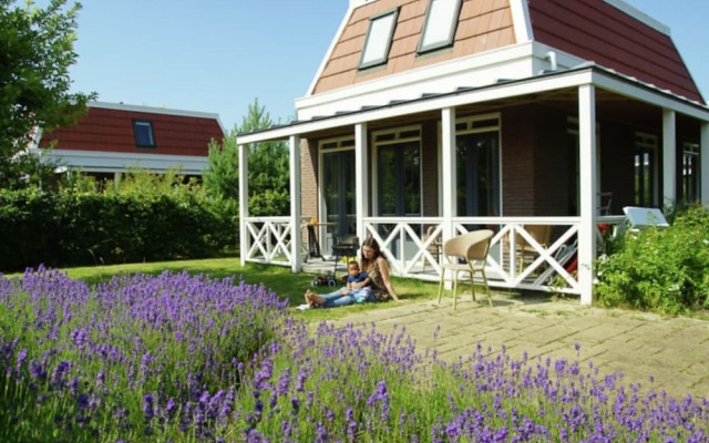 Comfortable Holiday Home With a Porch, Near the Sea