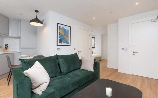 Brand NEW Studio Apartment with Castle View