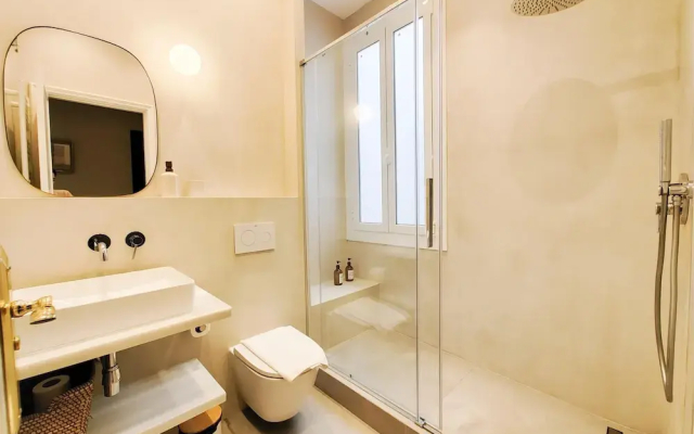 Apartamento de Lujo de Tres Habitaciones