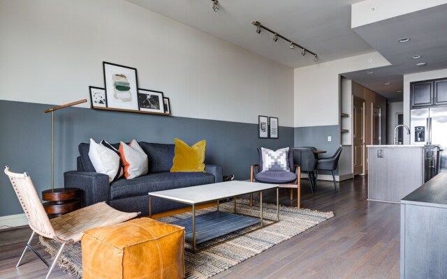 Domio Downtown Luxurious 2BR Gym/sauna