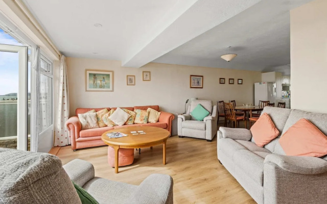 The Coastal Crab - Family-friendly Three-bed Beach House in Pevensey