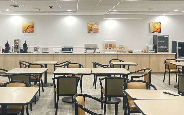 Comfort Inn & Suites Madison East Interstate I-90