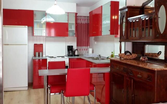 Central apt with private rooftop and stunning view
