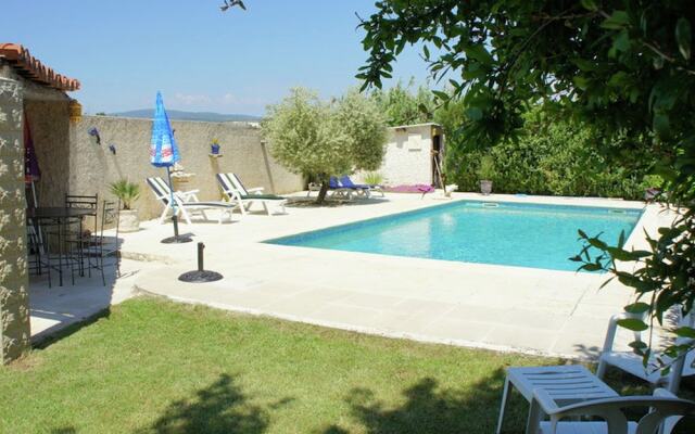Charming Holiday Home in Robion With Swimming Pool