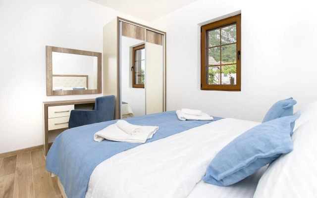 Apartments Mezini 11