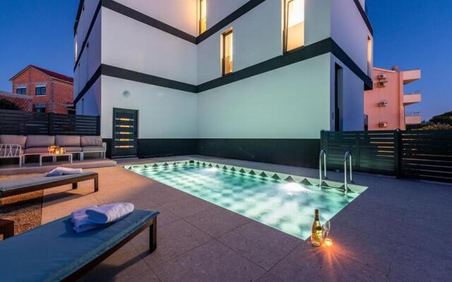 Apartments House Novel