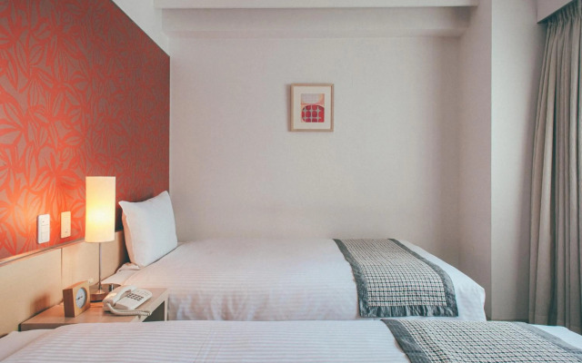Hamilton Hotel Red