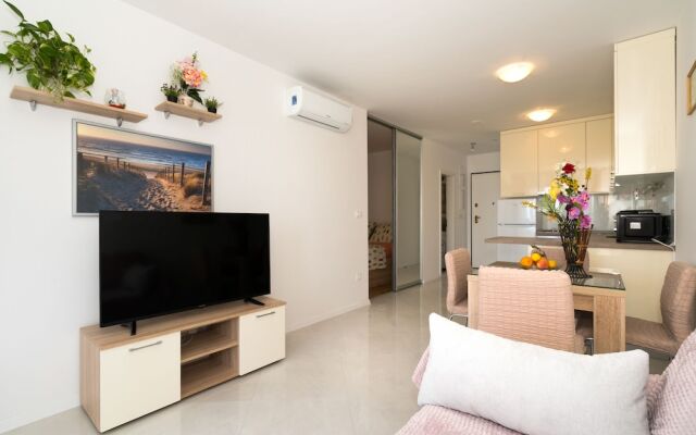 A2 - Modern apt With the Terrace & sea View