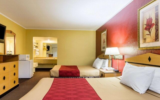 Econo Lodge Topeka Blvd.