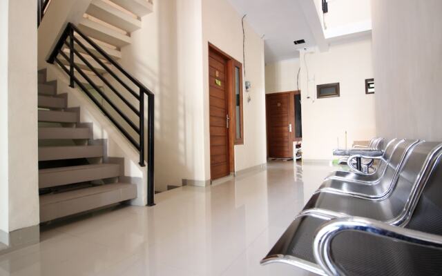 RedDoorz Plus near STIE YKPN 2