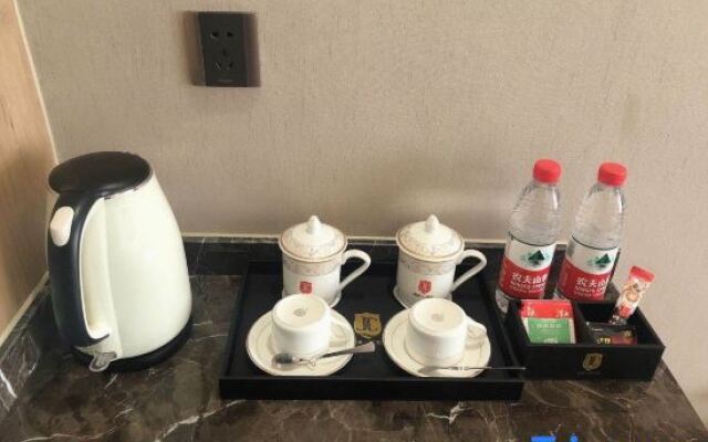 Tonglu Hongqi JC Hotel