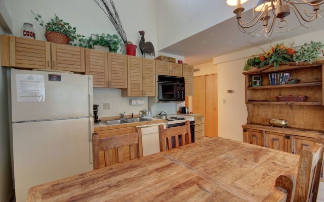 Liftside 402 by SummitCove Vacation Lodging