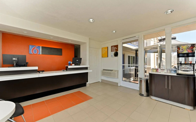 Motel 6-Vista, CA