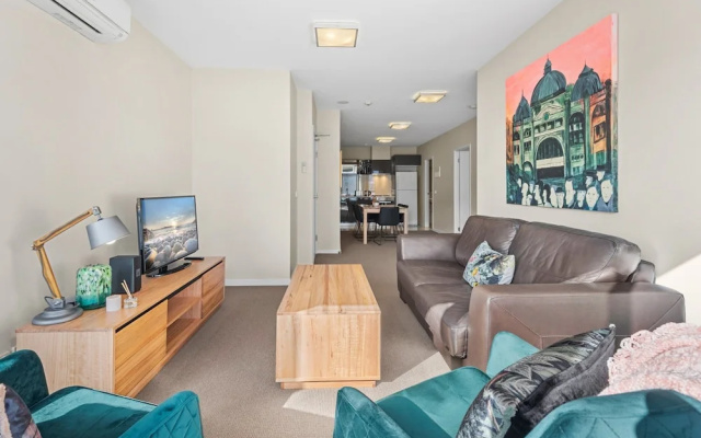 Chic Inner City Convenience, With Secure Parking – Guest Rooms – Melbourne
