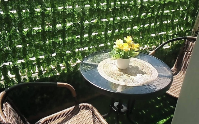 Jolly 1br With AC, Backup Gen, Netflix, Balcony