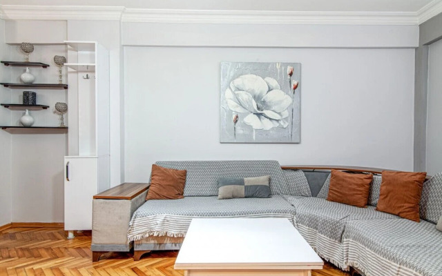 Wonderful Apartment Close to Malls in Sisli