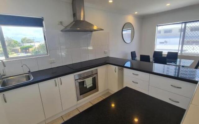 Cranbourne Court Unit 7