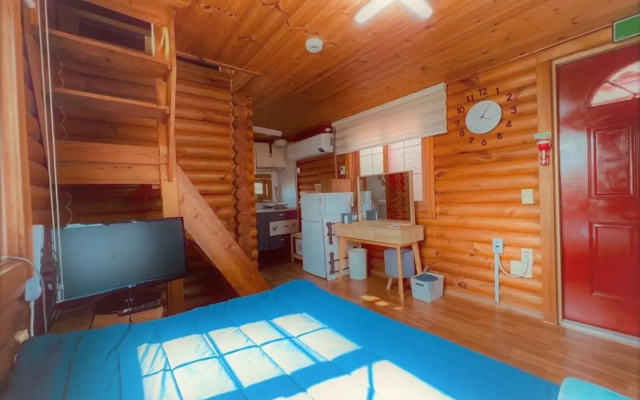 Taean Log House Pension