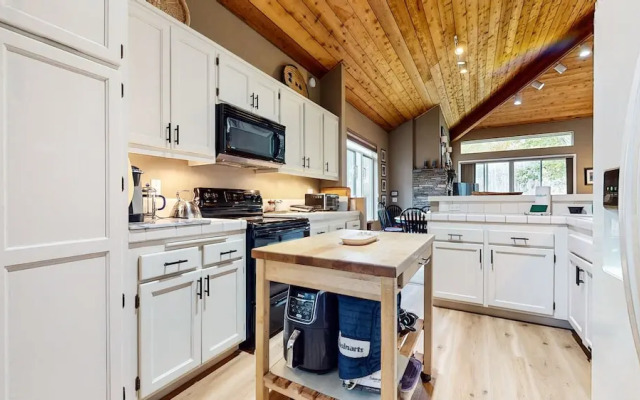 Snowcreek Iv #545 3 Bedroom Condo